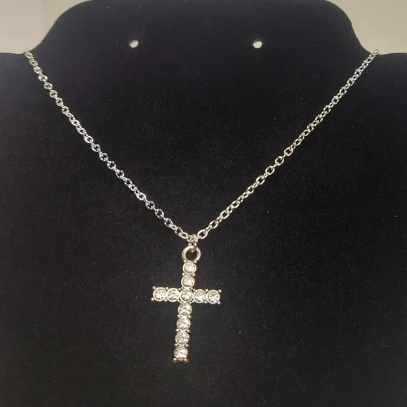 Elegant Silver Tone Cross Pendant Necklace - Picture 2 of 3